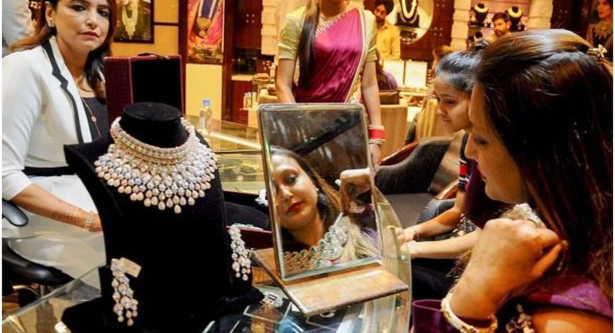 Gold and silver prices today: 17 October పెరిగిన బంగారం ధరలు..!